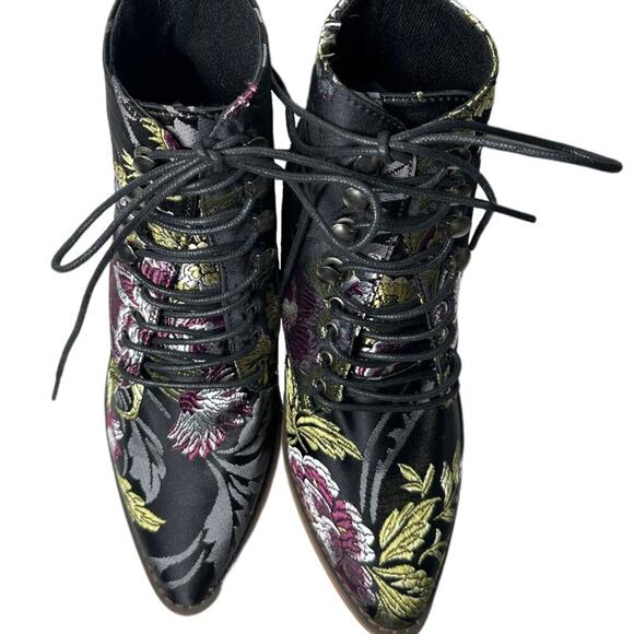 Beautiful Floral Fabric Lace Up Ankle Boot with Light Wood Heel size 37 - Picture 7 of 7